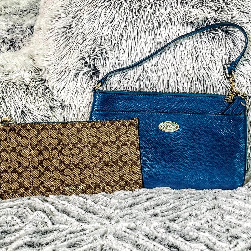 NWOT - COACH (LIGHT GOLD/TEAL) EAST/WEST W/SIGNATURE POP-UP POUCH (F52598)